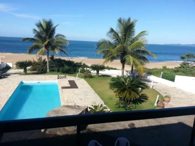 AMPLA CASA FRENTE MAR ESTALEIRINHO COM PISCINA !!!