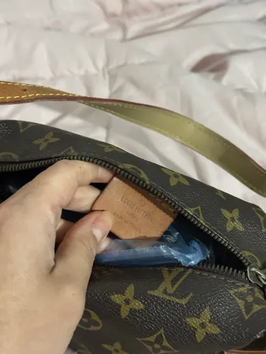 Bolsa Lv pequena