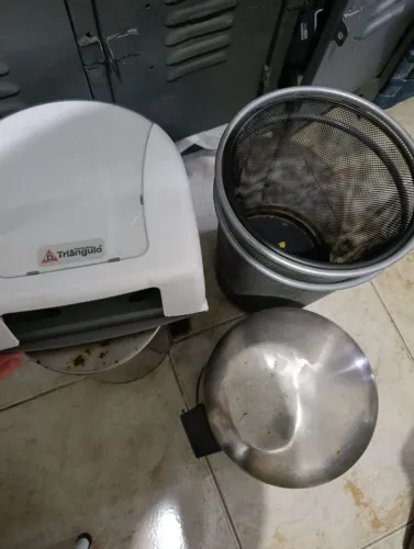 Kit lixeira e porta papel higiênico