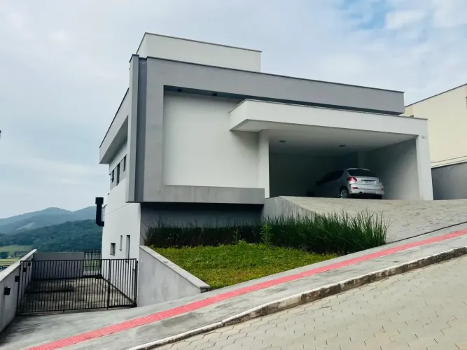 Térrea para venda tem 229 metros quadrados com 3 quartos
