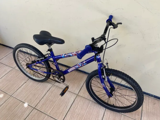 Bicicleta infantil aro 20 Capitão América