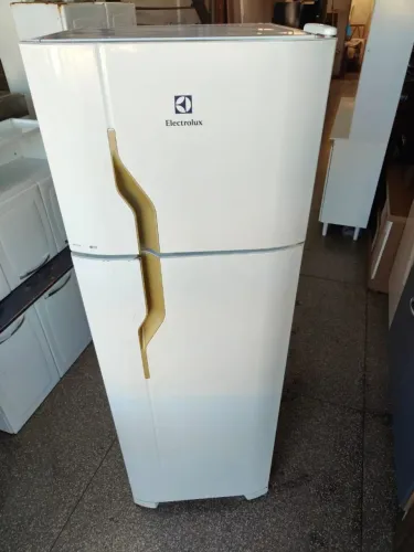 GELADEIRA ELETROLUX DÚPLEX FUNCIONANDO PERFEITAMENTE COM 90 DIAS DE GARANTIA ENTREGO ?