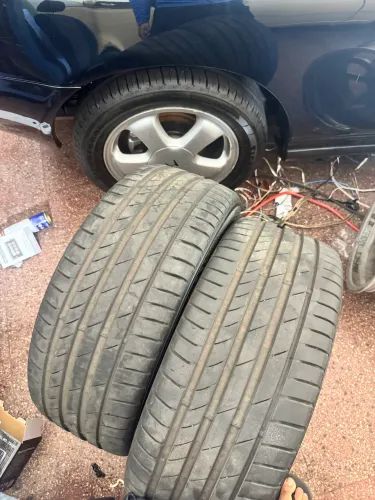 2 Pneus Kumho Semi novos