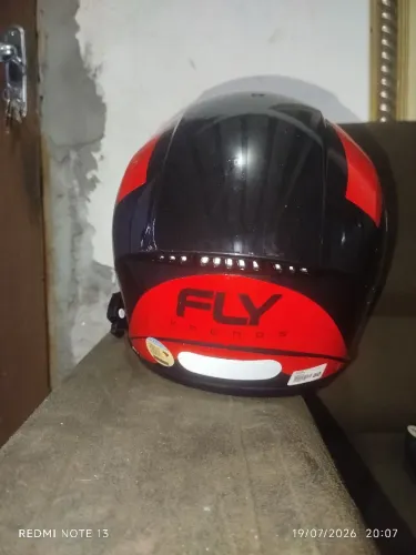 Capacete com fone