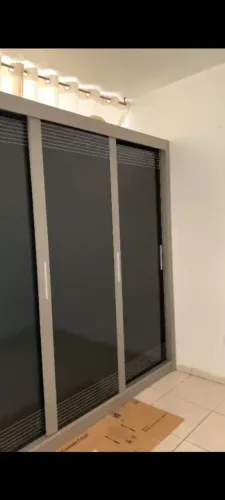 Guarda roupa em ótimo estado de conservação