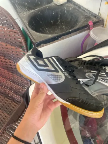 Vendo chuteira nunca usada pois ganhei, mais eu já tenho uma dessa