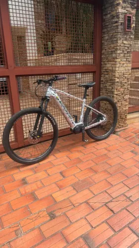 Bicicleta Elétrica OGGI 8.2 ano 2025 + seguro!