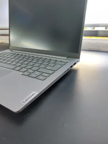 Notebook para Empresas Lenovo Thinkbook 14 G8 I5-13420h 16gb 256gb Ssd Windows 11 Pro Cinz