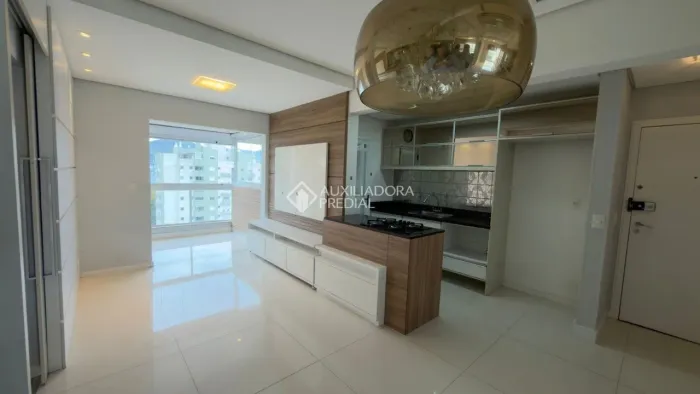 Apartamento Semi Mobiliado com Suíte e Churrasqueira no Itacorubi