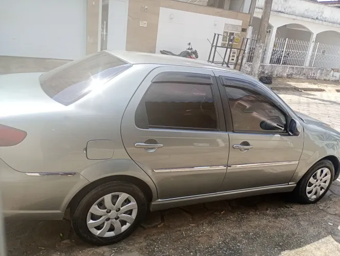 Fiat Siena Essence 1.6 Flex 16V 4P 2012