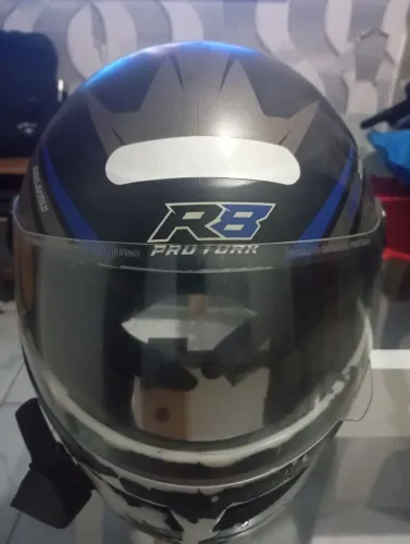 Vendo um capacete R8 pro Tork 