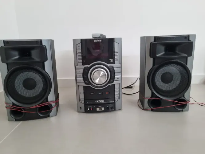 Equipamento de som Mini System Sony modelo HCD-GT111Z com 2 caixas de som e controle remot