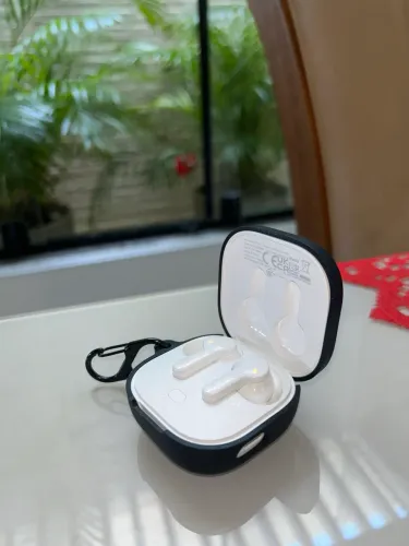 Fone de ouvido Bluetooth novo com capinha 