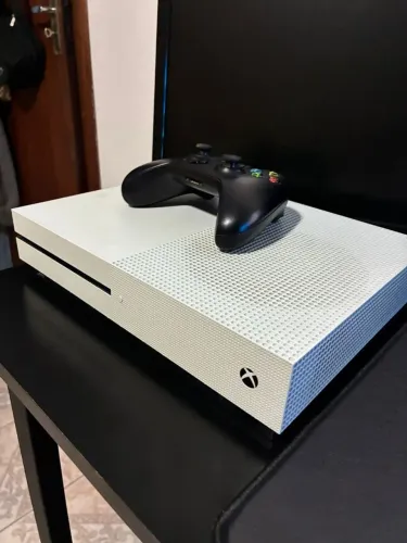 Xbox one S 1tb com 1 controle séries s