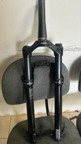 Suspensão rock shox Recon boost 29 100mm