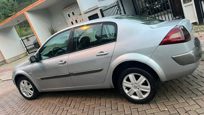 Renault Megane Sedan Dynamique 2.0 16V Aut. 2007