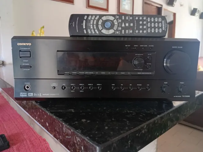 Vende-se receiver Onkyo , modelo tx- ds 696 5.1voltagem 127,220