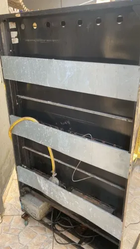 Máquina de assar frango e balança 