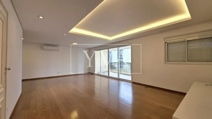 Apartamento com ampla varanda, 141 m², 3 quartos sendo 3 suítes à venda no bairro Itaim Bi