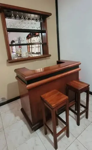 Barzinho madeira maciça