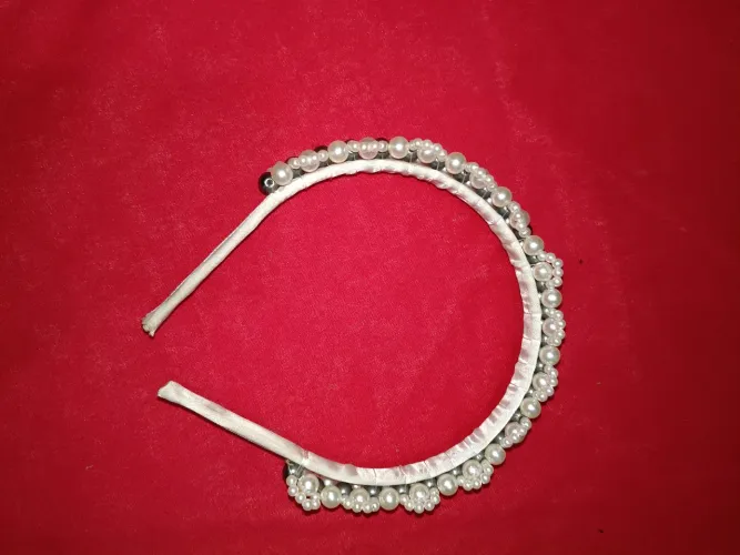 Tiara de Pérolas Bolas Cinzas e Branco