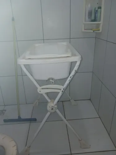 Vendo banheira branca com suporte