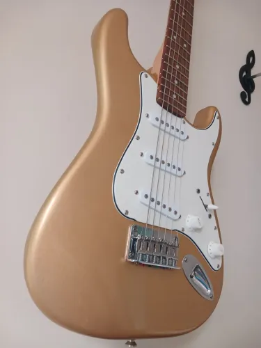 Guitarra Squier Mini Stratocaster