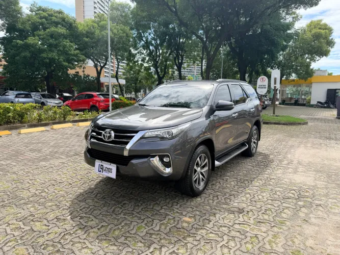 Toyota Hilux SW4 SRX 4X4 2.8 TDI 16V Dies. Aut. 2019