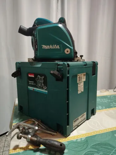 Fresadora de ACM CA5000XJ com trilho guia Makita 