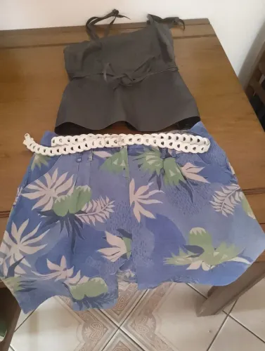 Saia de linho e blusa de couro 
