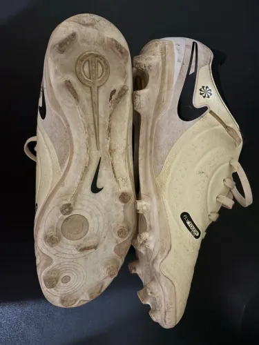 CHUTEIRA ORIGINAL DE CAMPO DA NIKE, NUMERO 38