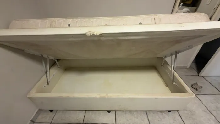 Cama baú viúva
