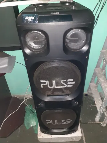 Vendo uma caixa de som pulse 2200 watts bastante conservada pega microfone controle remot