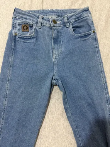 CALÇA JEANS clara . Marca RODEIO TAM.38