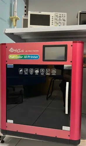 Impressora 3D XYZ da Vinci Full Color - imprime em cores reais