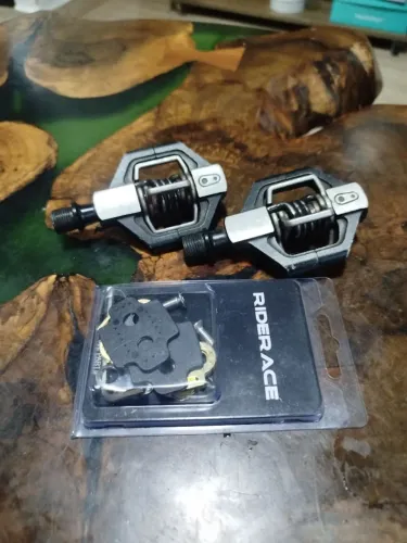 Pedal clipCrank brothers candy, com tacos novos 