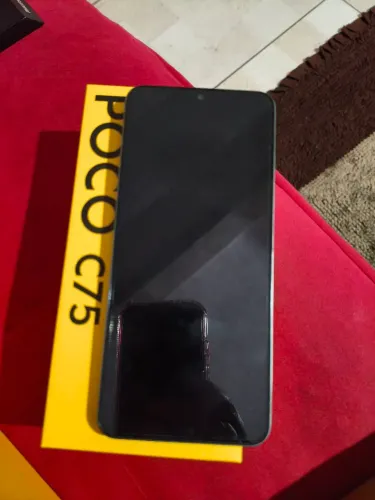 VENDENDO UM CELULAR POCO C75 TUDO CERTINHO COM NOTA FISCAL POR 800 REAIS .