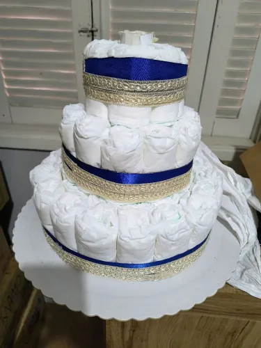 Bolo de Fraldas 3 andares para chá de bebê 