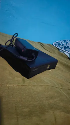 Xbox 360 slim para peças ou concerto