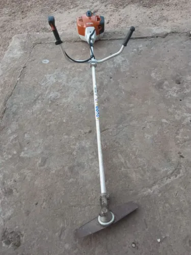Vende se uma roçadeira 