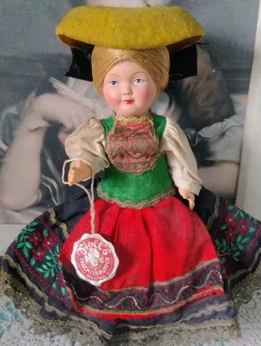 Antiga boneca típica alemã