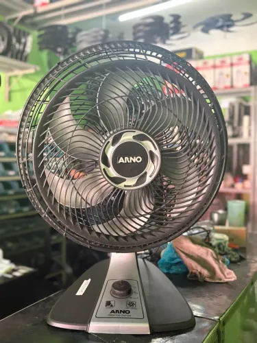 Ventilador de mesa ARNO semi novo