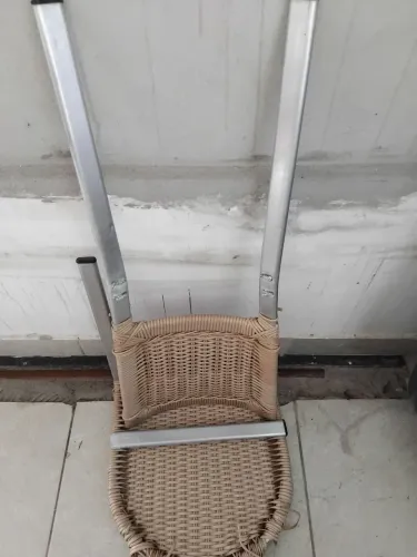 Vendo cadeiras em alumínio quebradas