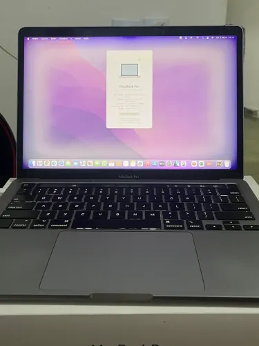 MacBook Pro 13" 2020 Intel i5 (8GB RAM) - LEIA O ANÚNCIO (Para Conserto ou Peças)