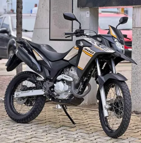 XRE 300 RALLY 2023 (parcelo e financio)