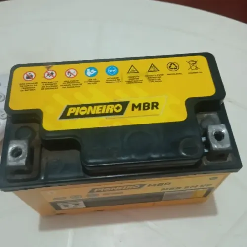 Vendo essa bateria de moto tava em uma 250 cilindrada 