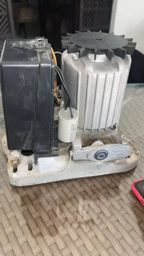 Instalação e manutenção de motores para portão