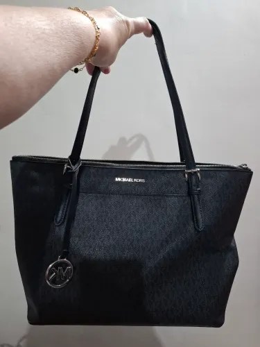 Bolsa Michael Kors Preta.