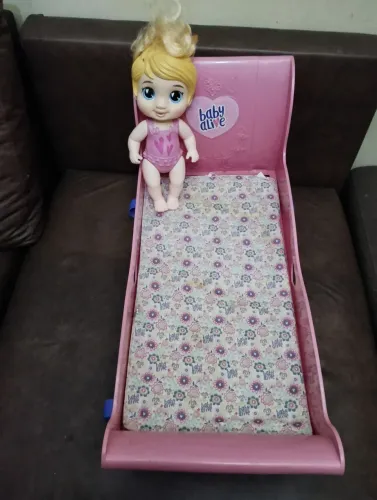Boneca Baby Alive + Caminha Baby Alive.