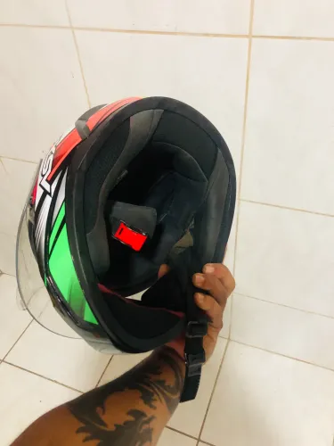 Capacete